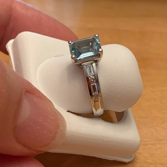 NEW 14KW Gorgeous Emerald Cut Aqua Marine Ring - Picture 8 of 16